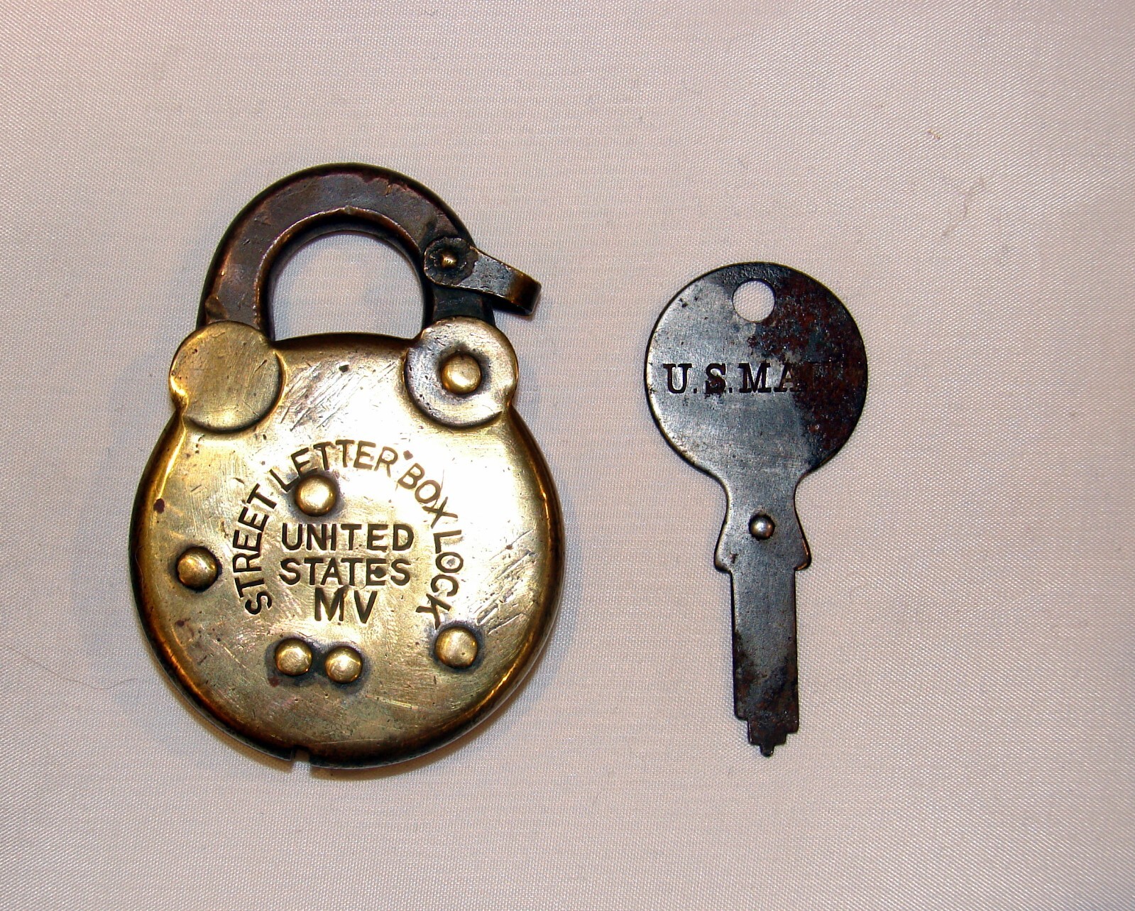 VTG POST OFFICE STREET LETTER BOX LOCK MV (MOTOR VEHICLE) PADLOCK & KEY