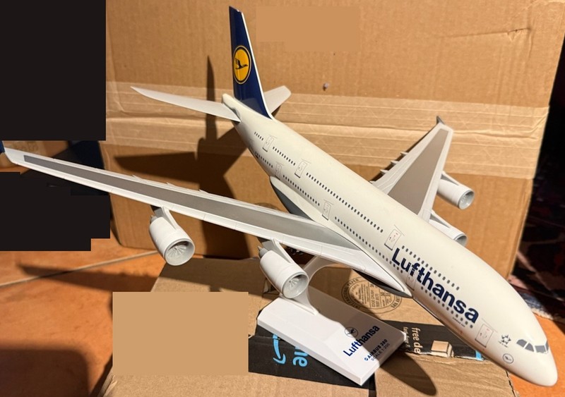 Travel Agent Model Lufthansa AIRBUS 380 Scale 1:200 Hard Plastic with stand