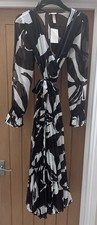 Brand New H&M Size 12 Black &White Long Sleeve Dress With Lined Pleated Skirt