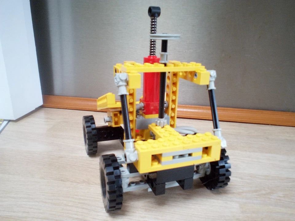 LEGO Technic 8040 Universal Building Set, photo 4 sur 5