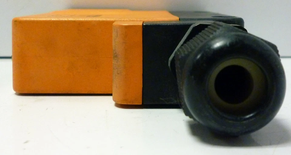 IFM EfectorOS0031 / OST-FBOA/T Fiber Optic Proximity Sensor - Image 3 of 4