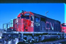 CNR 5224 SD-40, Saskatoon, SK, 04/84; Kodachrome Original
