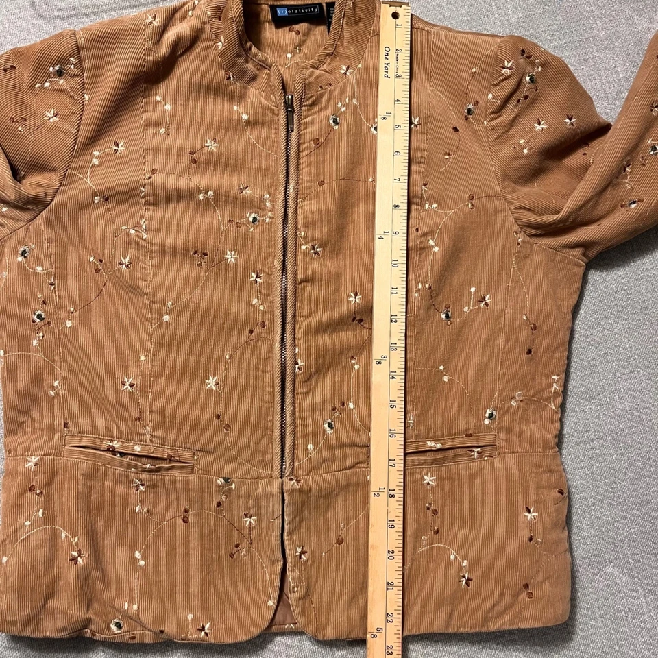 Chaqueta floral bordada de pana Relativity para mujer color tostado con cremallera cuello alto Foto 4 de 4