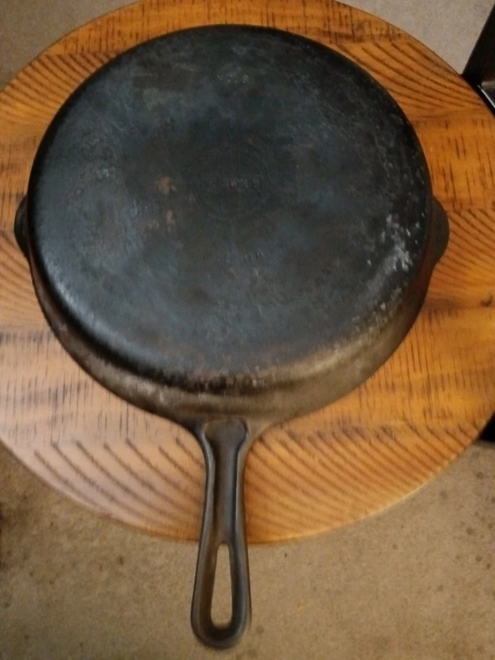 Vintage GRISWOLD No. 8 Cast Iron Fry Pan Skillet - Image 3 of 4