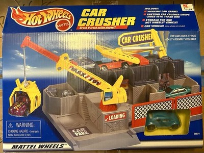 Sealed Hot Wheels 1998 Car Crusher Crush & Trash Playset w/ Teal VW Bug #65874