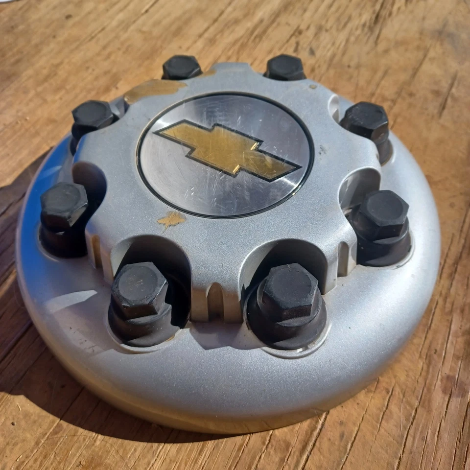 Chevrolet 2500 3500 dually truck front center cap, 1999-2024, p/n 15053704 01 - Image 2 of 3