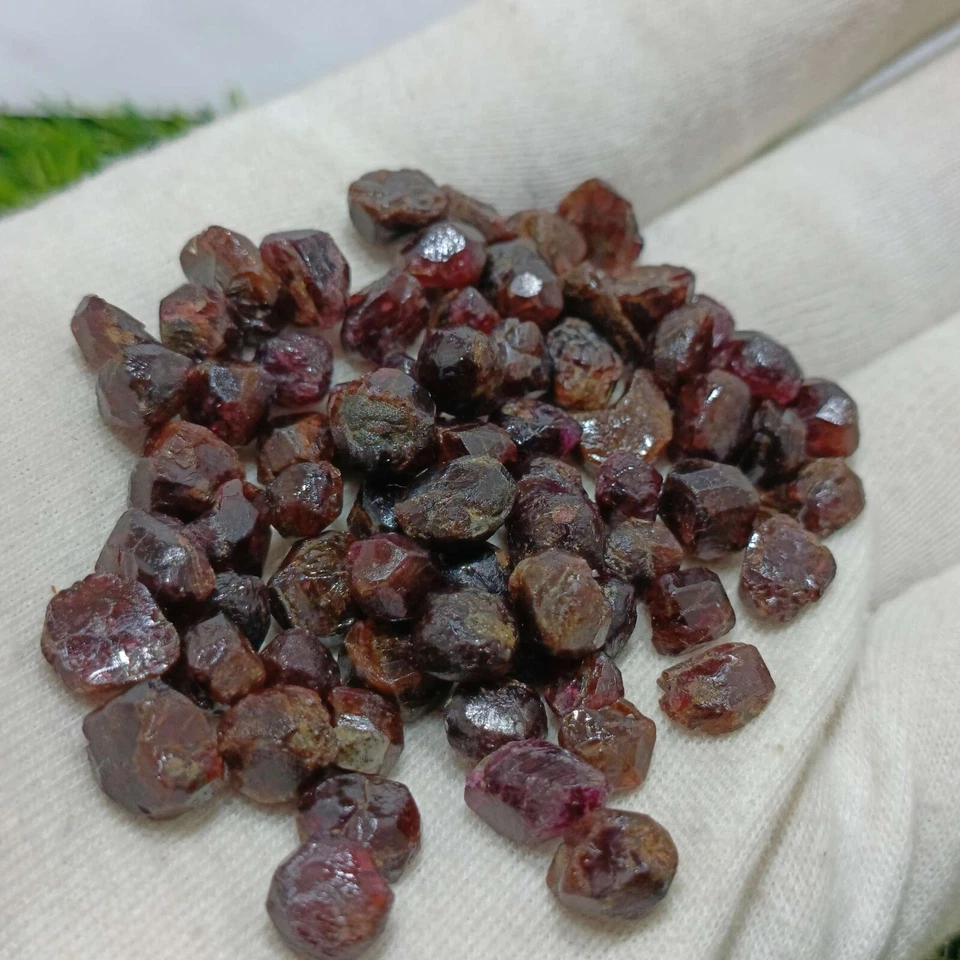 4500 Carats Red Color Natural Pyrope Garnet Lot With Average Weight 3.5 Carats - Image 2 of 4