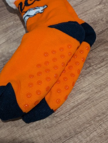 NFL Denver Broncos Logo Mens 5-9 Women's 6-10 Tall Footy Slipper Socks Non-Skid - Picture 4 of 5