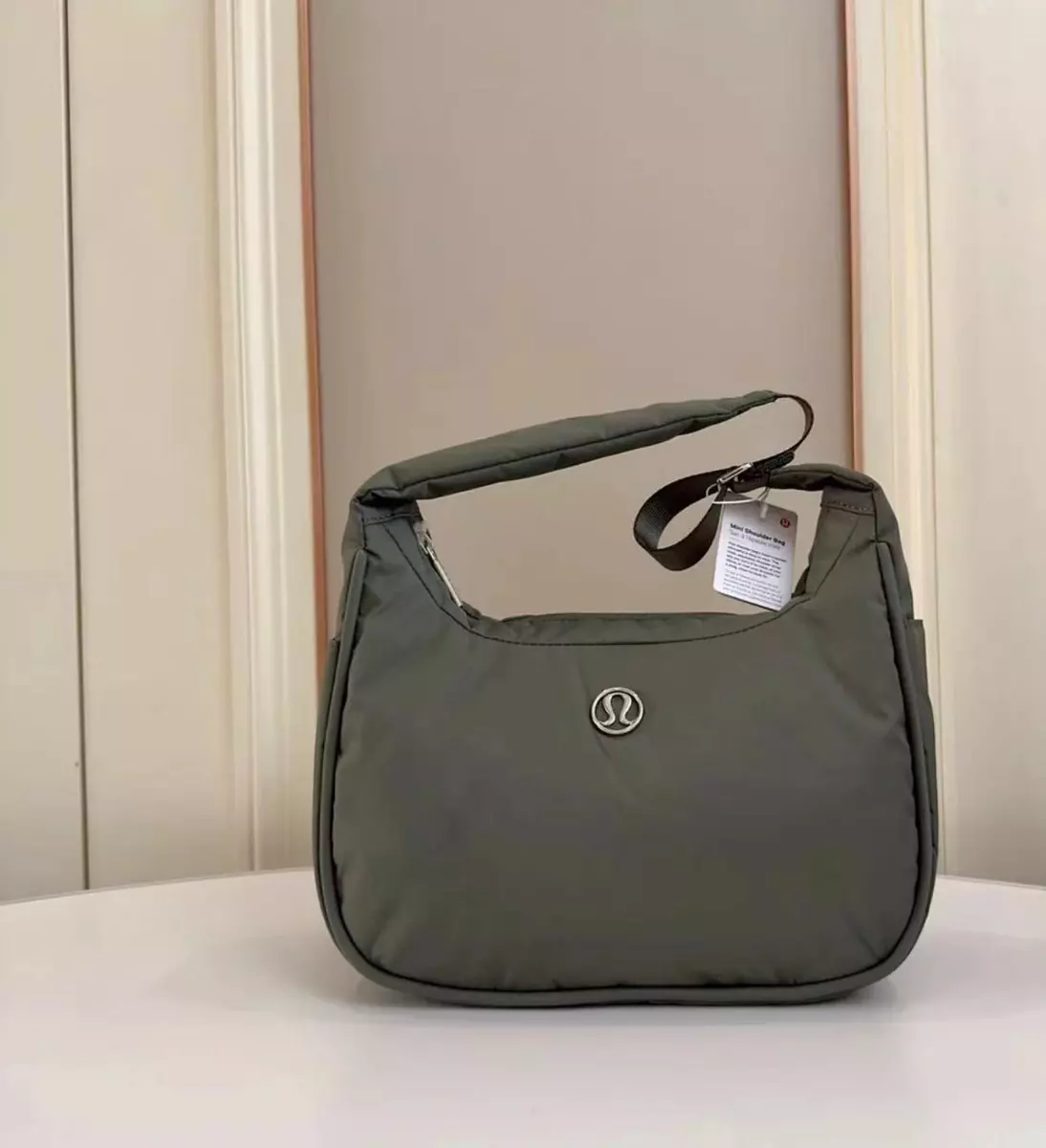 LULULEMON||ミニショルダーバッグ 4L *フリース素材||White Opal