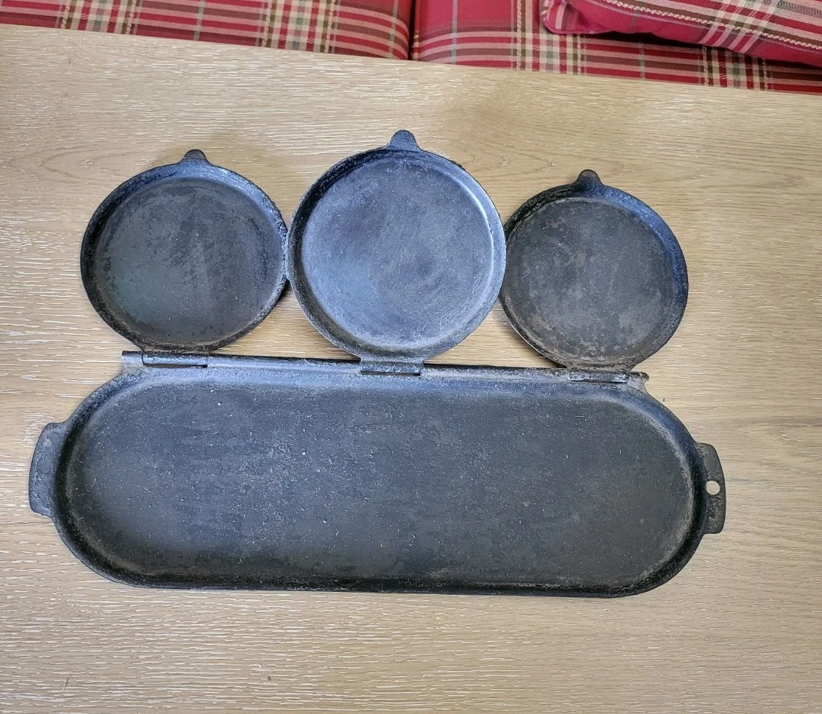 🥞Rare Cast Iron Hinged Griddle Pan 3 Flip Pancake Flipper Skillet Unmarked🥞