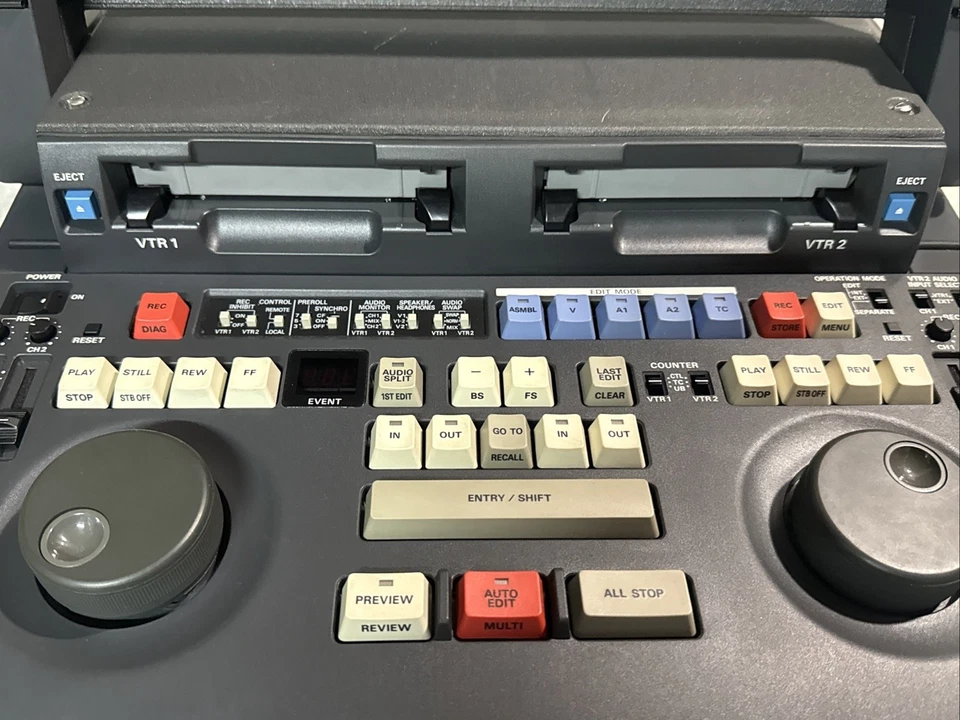 Panasonic AJ-LT75 DVCPRO Editor de Lap-Top Editor Digital Video Cassette Profesional VTR Foto 3 de 4