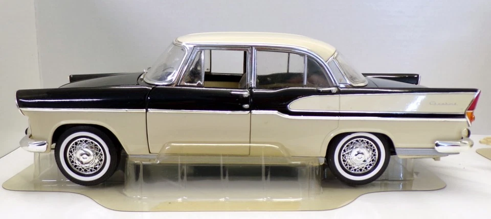 Norev 1/18 Scale 185724 - Simca Chambord & Caravan - Brown/Beige - Image 4 of 4