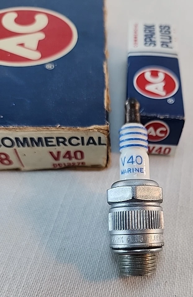 AC V40 5613276 Marine Spark Plugs Set of 8 NOS - Image 2 of 3