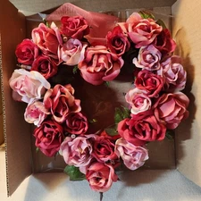 Vintage NIB Avon Lighted Flower Heart Shaped Rose Wreath F4955831