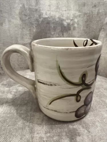 TABLETOPS UNLIMITED VINTAGE GRAPE MUG 16 OZ GRAPES ON CREAM BRUSHED BROWN EDGE