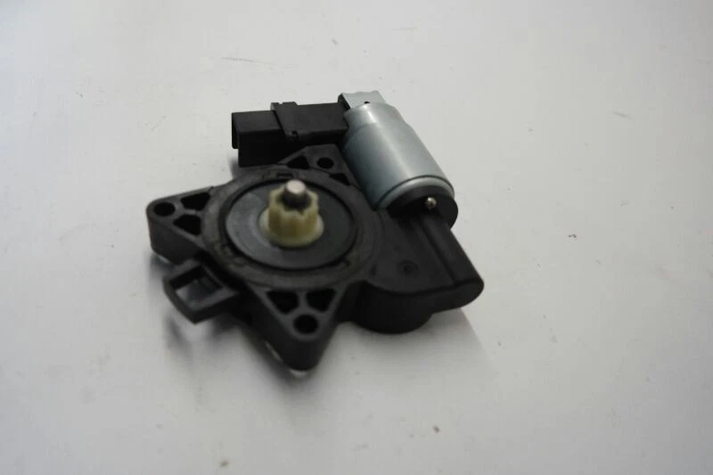 2004-2009 Mazda 3 RH Power Window Motor Rear Passenger Right  - Image 4 of 4