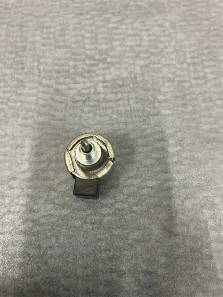 SOLENOIDE DE COMBUSTIBLE ORIGINAL OEM KAWASAKI FR691v FH541V, FH580V y FR541V 21188-7002 Foto 2 de 4