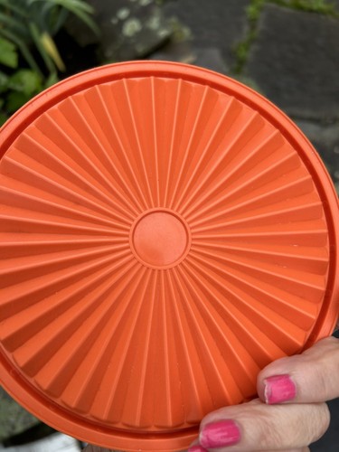 Vintage Tupperware 10” Tall Servalier Canister w/Lid Harvest Orange 1222-4 - Picture 8 of 11