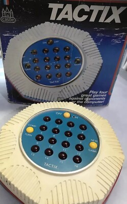 1980er Jahre Castle Toys ELEKTRONISCHES Spiel TACTIX STRATEGIE 4 SPIELE in einem 1/2 Spieler