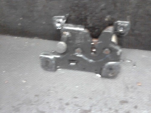 Verschluss Sicherungshaken Motorhaube Audi A3 1.8 T 8L Limousine Farbe Grau Bj