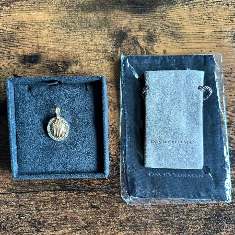 Colgante escarabajo David Yurman Petrvs en oro amarillo de 18 quilates y pavé de diamantes blancos RARO Foto 2 de 4