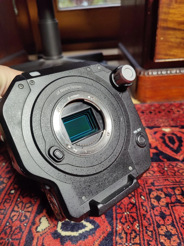  Sony Fs7 MkI - w/ ARRI Plates, 2x Batts, XQD Cards & Bag - Image 4 of 4