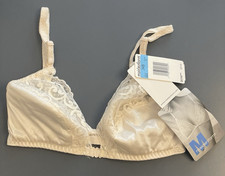 Vintage Maidenform Sweet Classic Bra 34B Ivory Lace Wireless Front 6848 New