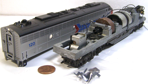 Model Power HO Model RR Diesel Loco Amtrak EMD E9 120 Makes Clicking Noise IIM - Picture 4 of 6