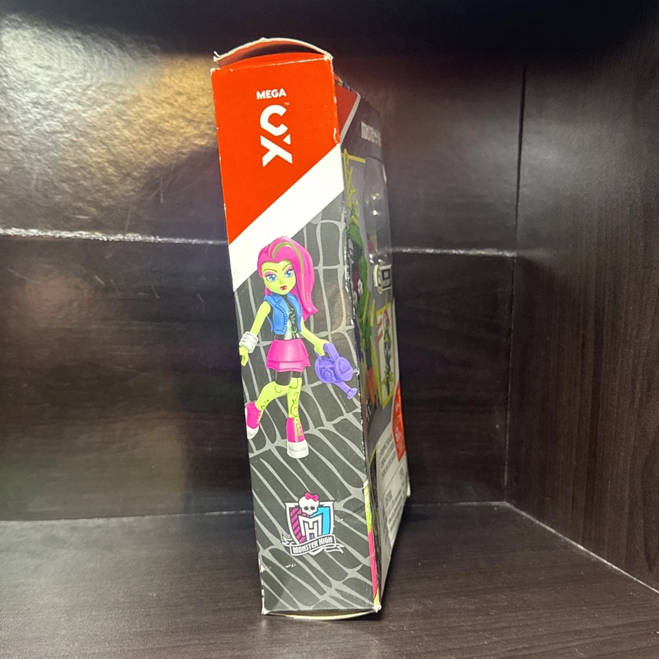 Monster High Mega Construx Chomping Chewlian 60PCS Set Box Damage Sealed New - Image 4 of 4