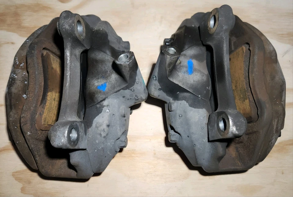 '05-07 Juego de pinzas de freno delanteras derecha e izquierda Mercedes W203 C230 OEM Foto 2 de 4