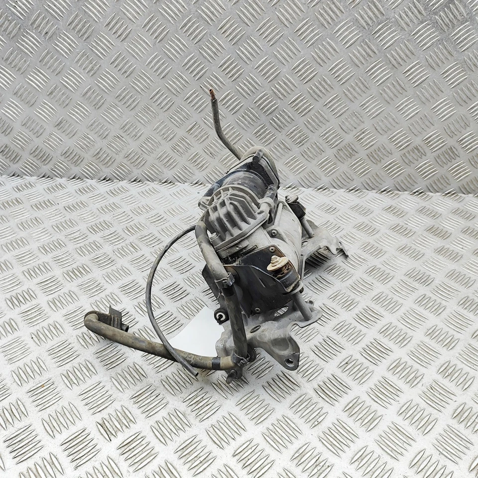 MERCEDES-BENZ C W205 Air Suspension Compressor A0993200004 32965622 - Image 4 of 4
