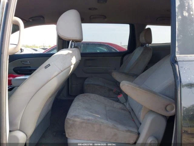 Used Upper Grille fits: 2015 Kia Sedona upper chrome surround moulded black gril - Imagem 3 de 4