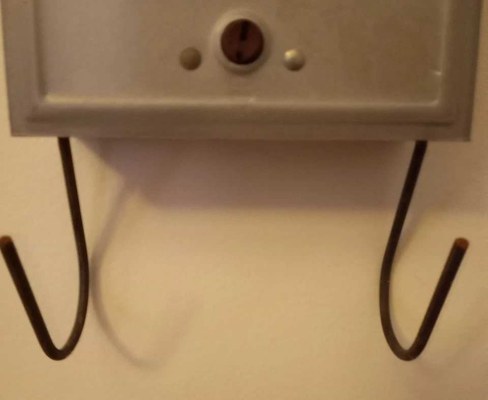 Antiga caixa de correio de metal Liberty Victory Torch, Era da Guerra Mundial c.1918 - Imagem 2 de 4