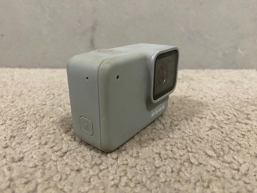 GoPro Hero 7 White Action Camera w Charger w/ 128GB SD Card - Picture 7 of 12