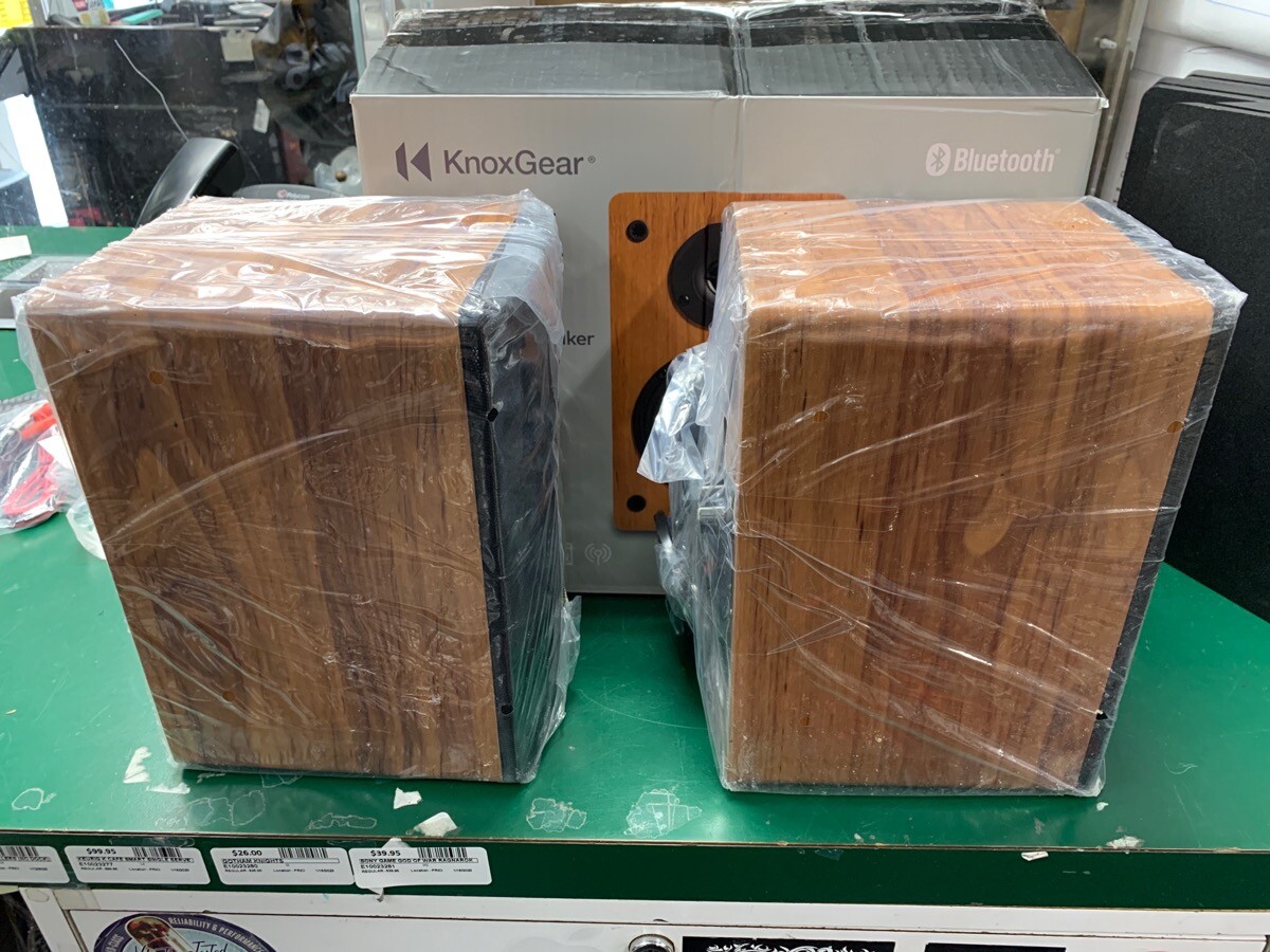 Knox Gear LP 1 Powered Bookshelf Speakers with Bluetooth Wood