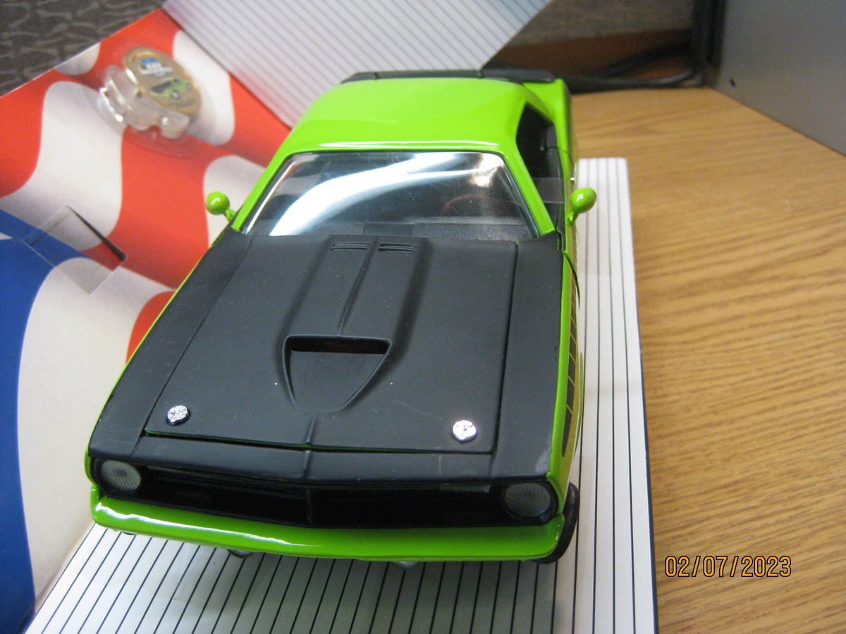 1/18 1970 PLYMOUTH 'CUDA AAR, LIME GREEN BY ERTL /AMERICAN