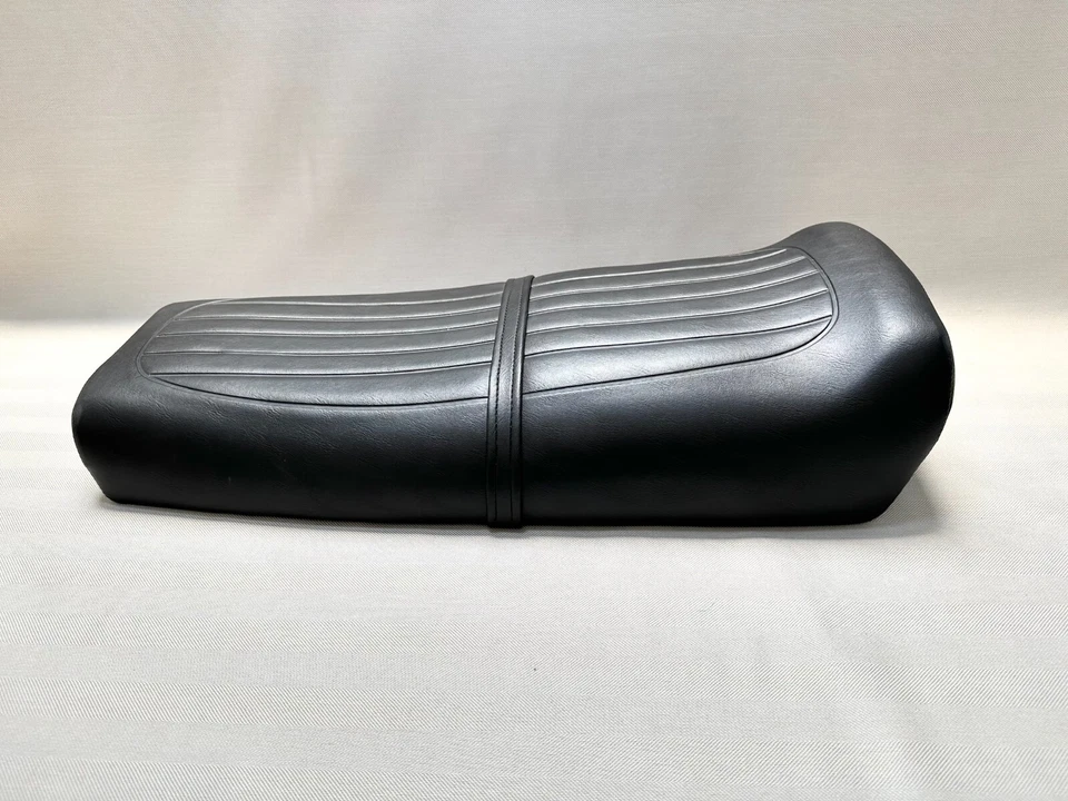 Suzuki GS 550 Seat 1977-1979 45100-47011-40P Moto Clásica Metal Pan GS550. Foto 2 de 4