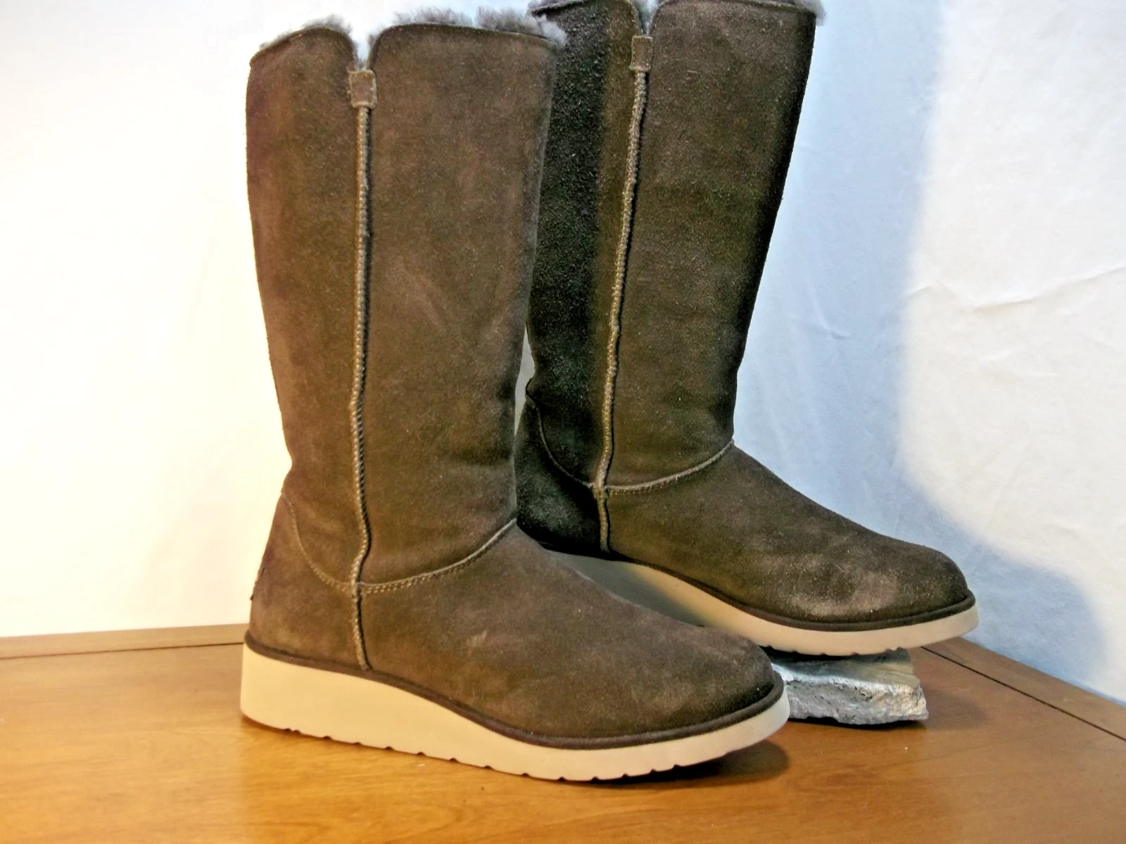 KOOLABURRA Wo's Sz. 11 M / 12in high thermal Winter Snow Suede Wool Boots
Opens in a new window or t