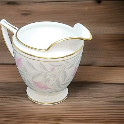 Minton Petunie Sahnekännchen entworfen von John Wadsworth Bone China England 