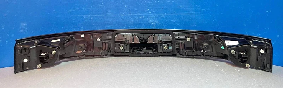 FANALE POSTERIORE CENTRALE A LED INTEGRATO NEL PORTELLONE PER VOLKSWAGEN Taigo - Immagine 4 di 4