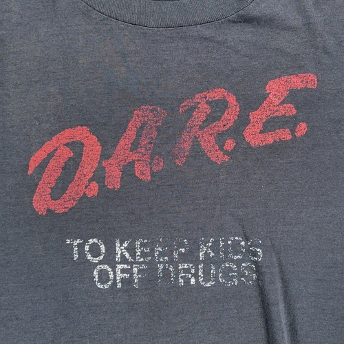 VTG DARE To Keep Kids Off Drugs T-Shirt Adult Small Faded Black Streetwear 80s - Imagen 6 de 9