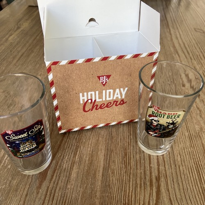 #ad BJs Restaurant Brewhouse Sweet Sin Chocolate Porter amp; Hard Root Beer Pint Glass $15.00