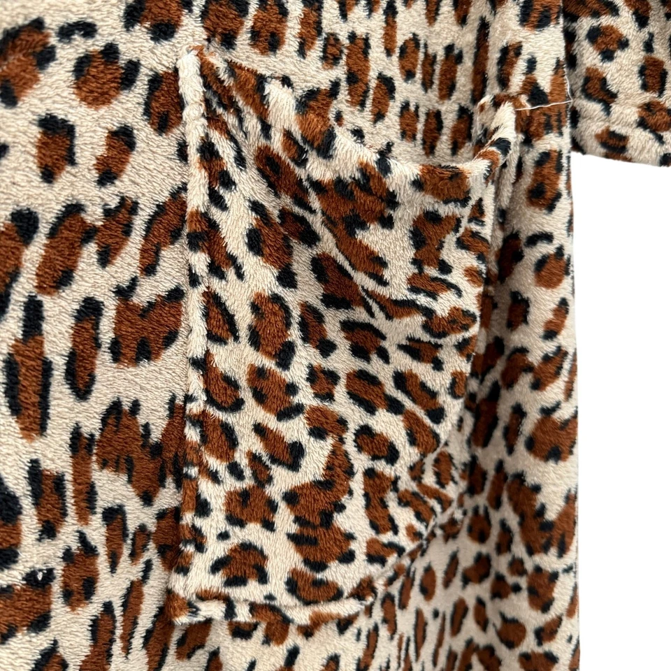 Snuggie leopard print fleece Blanket with Sleeves OS one size fits all - Image 3 of 4