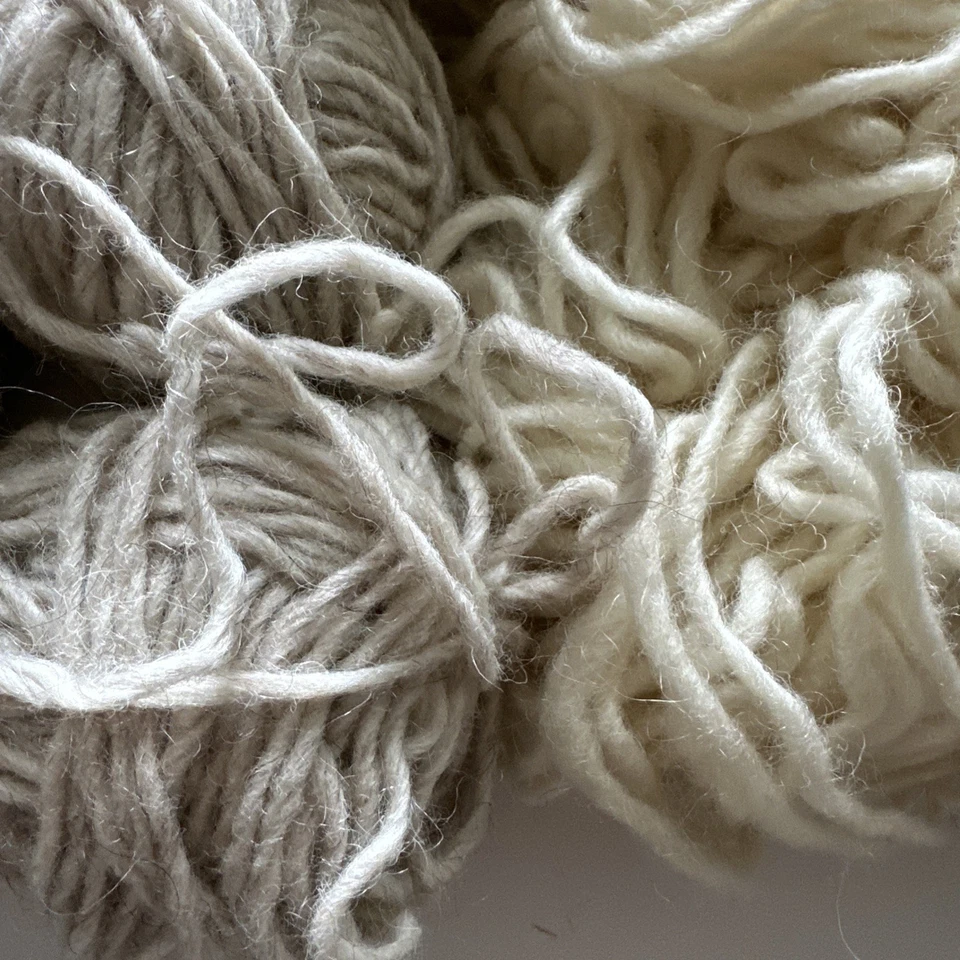 Reynolds Bulky Lopi 600 g + Gris suave 300 g + Tonos blanquecinos 100 % lana virgen Foto 2 de 4