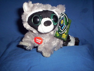 WILD REPUBLIC WOWS LEMUR BLACK AND WHITE WILD REPUBLIC WOWS LEMUR BLACK AND WHITE