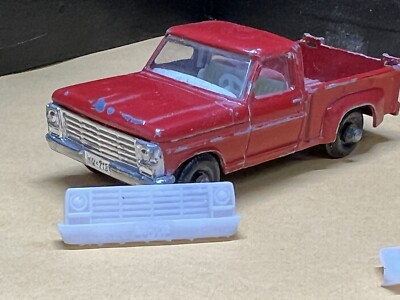LESNEY MATCHBOX SERIES NO. 6 RED FORD PICK UP TRUCK GRILLE (TRUCK