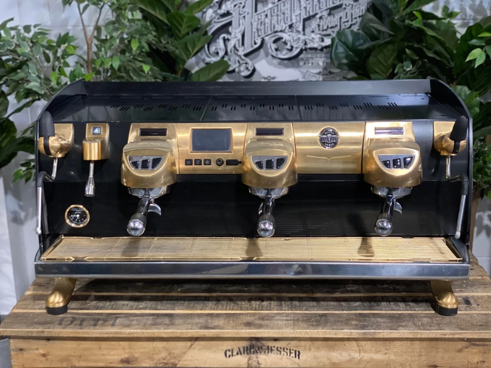 VICTORIA ARDUINO BLACK EAGLE 3 GRUPO NEGRO Y ORO ANODIZADO ACENTOS CAFÉ ESPRESSO Foto 2 de 4