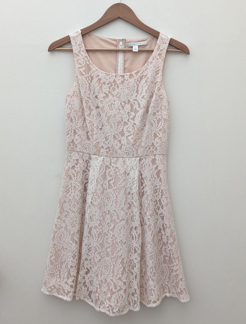 Lauren Conrad LC Women's Size 4 Champagne Cream Lace Fit Flare Lined