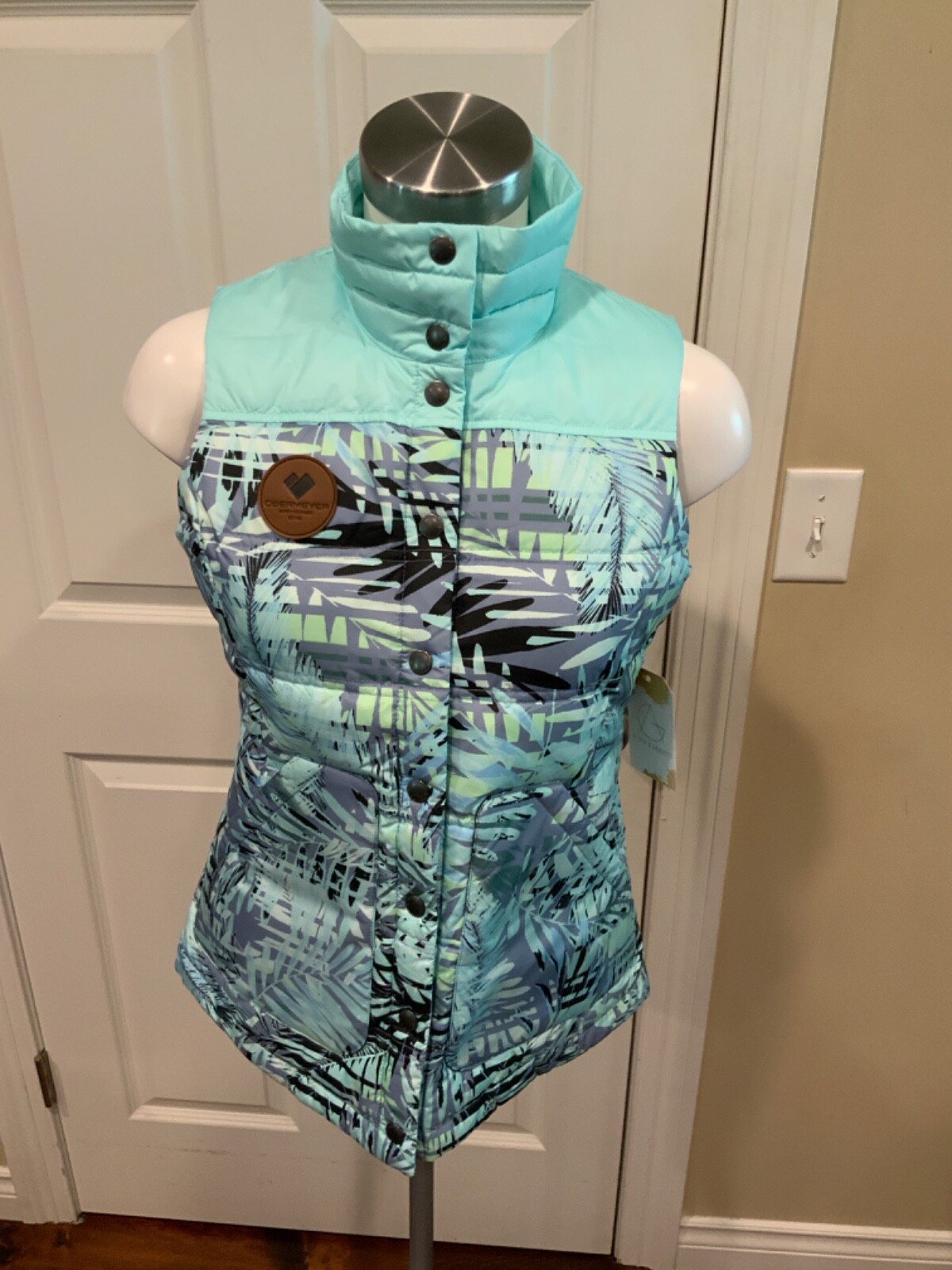 Obermeyer Light Green & Gray Leaf Pattern Button-… - image 1