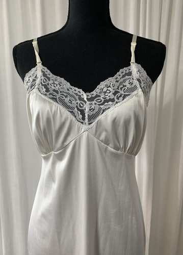 Vintage Shiny XL Slip Sheer Shiny Nightgown Lingerie Nylon Cream - Picture 9 of 15